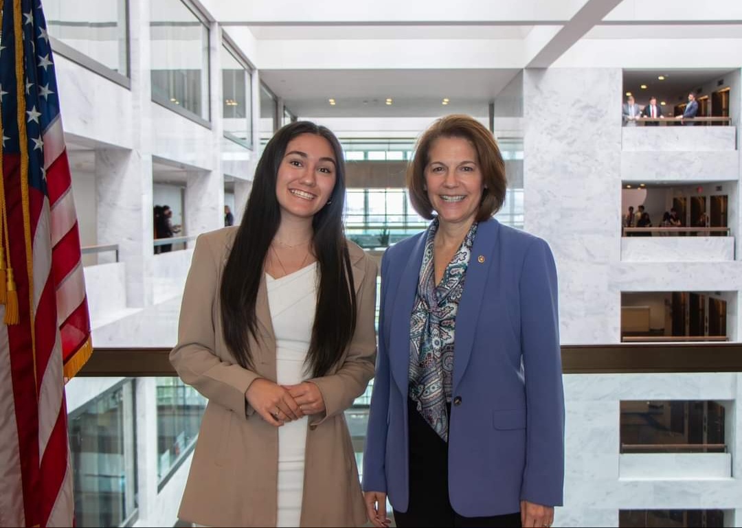 carolyn-avila-joven-latina-sobresaliente-en-la-politica-estadounidense